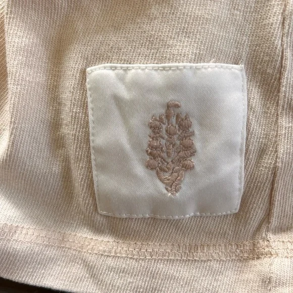 Gorgeous Oversized Pale Pink/Cream Graphic with Embroidery. - Picture 8 of 8